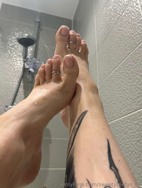 Finally decided to try the French tips on my toes ;) and saf.. 2