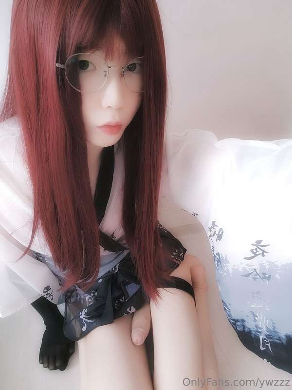 It's hot and I'm sweating O_O 17