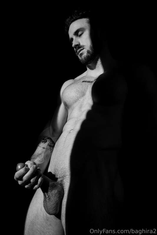My first Black and White photoseries. Played with some intre.. 12