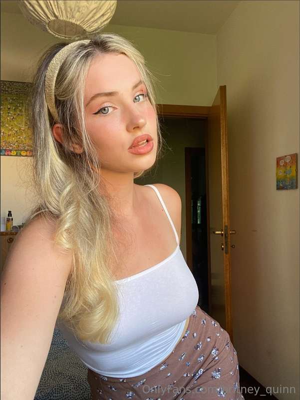 Hot blonde @carol_elena just turned 18 😏🥵🍌SHE IS CRAVING DEE..