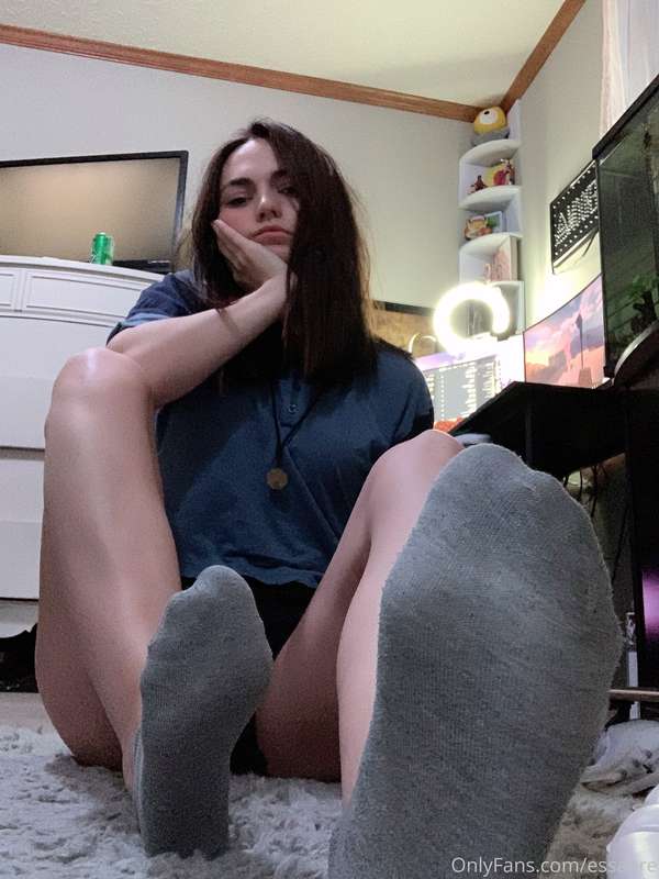 FEET!!!! never done this before so i’m nervous™️ and i hope .. 3