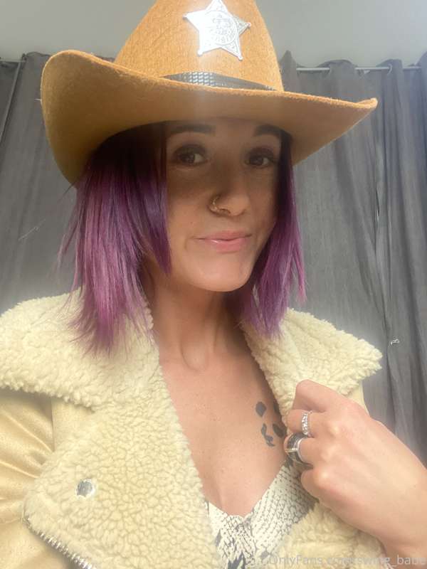 I'm new sheriff in town 😁 Who want play with me 😊 I'm waitin.. 18