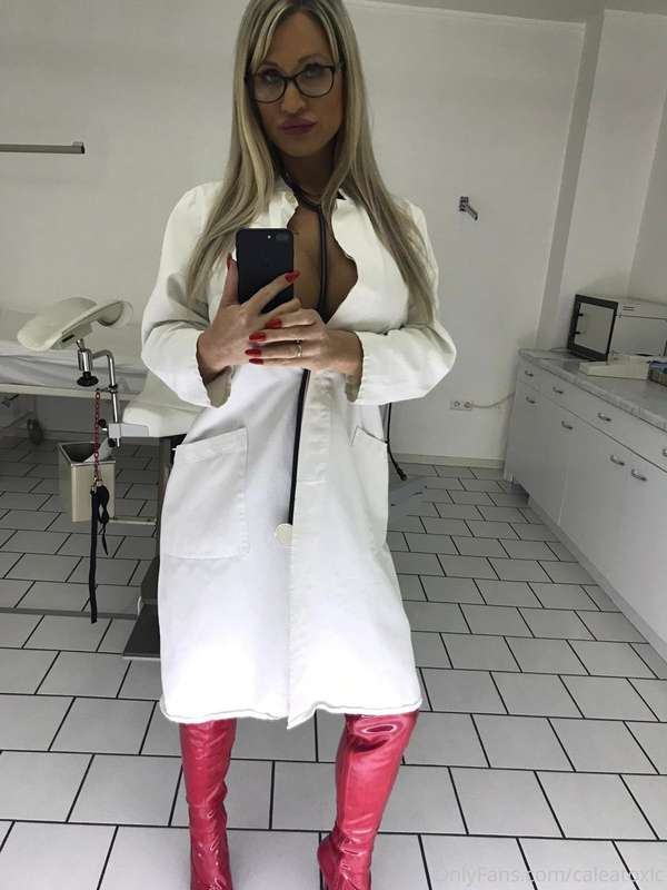 Today Doctor Toxic has some examinations! Time for the docto.. 4