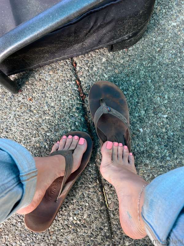 I know you want to feel my beautiful soft feet 🩷💦 2
