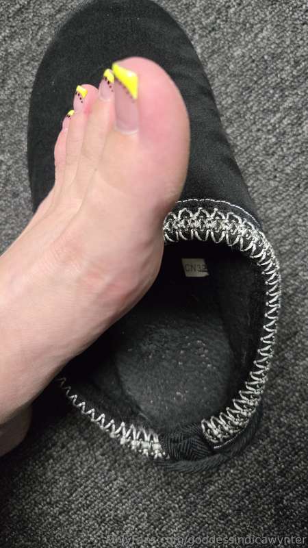 Sniff my stinky toes right out of my sweaty slippers 🤣😏🫠Brou.. 2