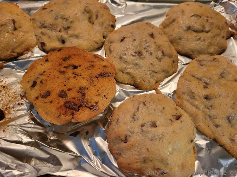 I made Chocolate Chip Cookies!! (With a ton of vanilla)