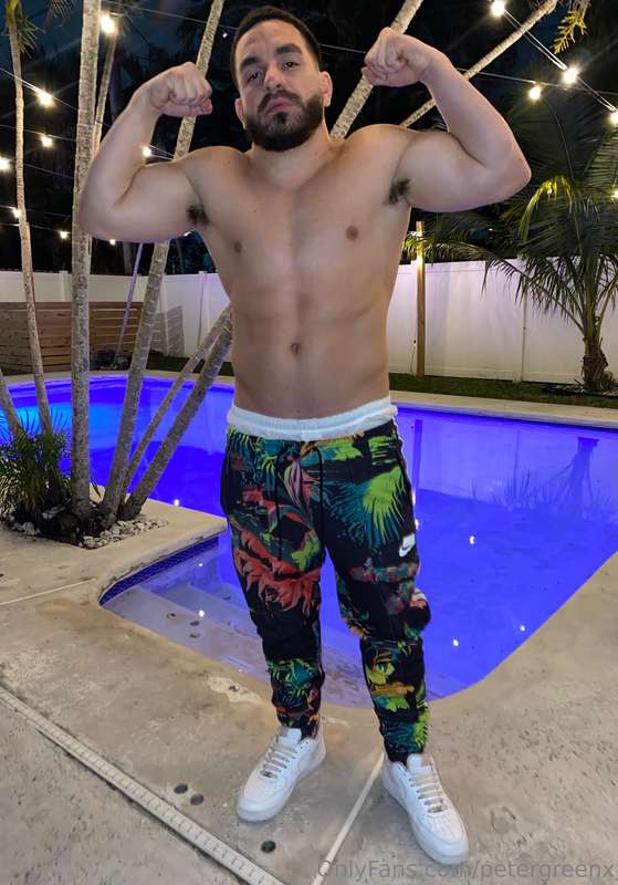 Ima fuck so many girls in this backyard 💪🏻
