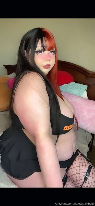 i got some cute shots of my fat arms for you guys :)) 5