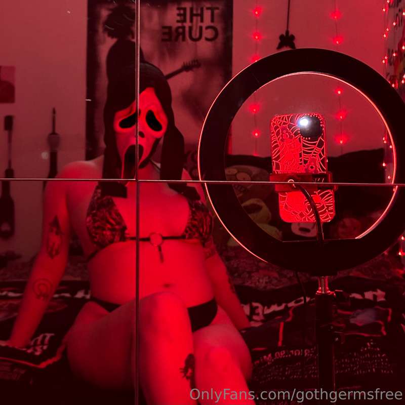 I’ve been putting the ghost in ghostface recently. I am tryi..