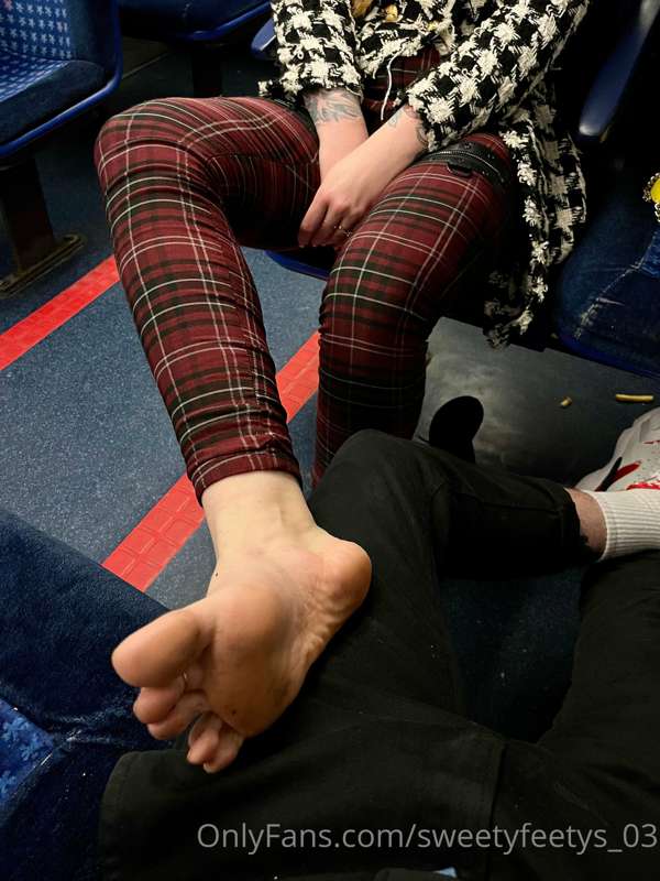 Lick my feet clean after a night out 🔥 18