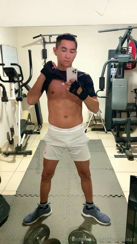 Take me to your gym. I’ll get naked 😋