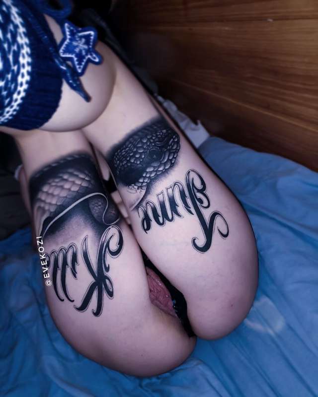 Soo creamyy and juiccyy 💦💦 Do you like how wet my pussy is? .. 5