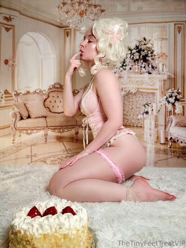"Let Them Eat Cake" photoset-This little costume was so fun ..