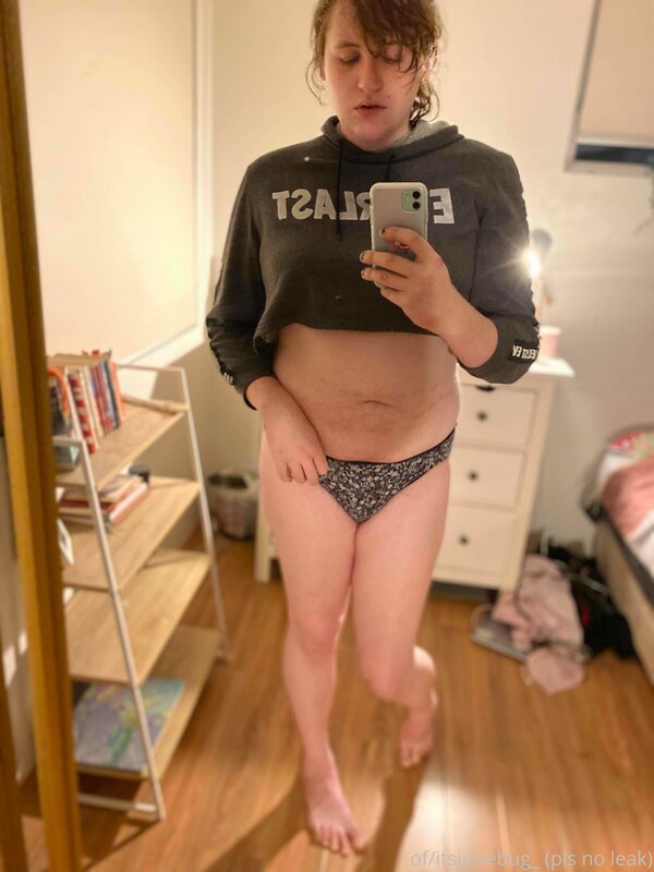 stole this cute as fuck hoodie crop top from my gf, took som.. 3