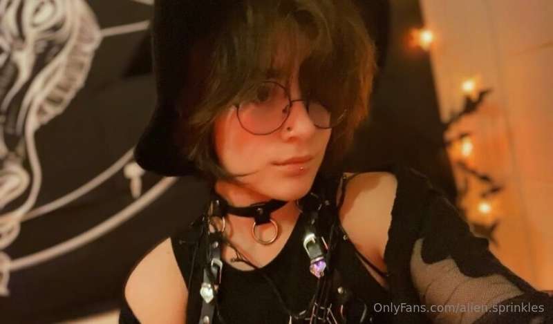 I got a haircut btw 😋🖤 I know most voted for long, but I was.. 5