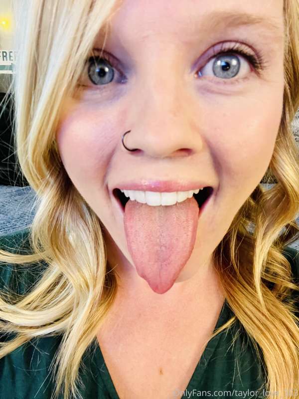 Cum on my tongue baby!! 💦😝