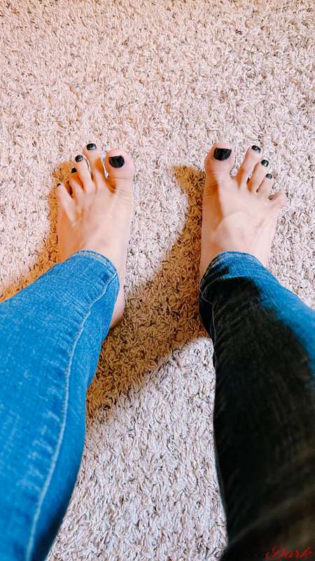 Where are my foot lovers at? 😘😘😘