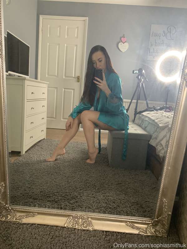 dainty feet x 7