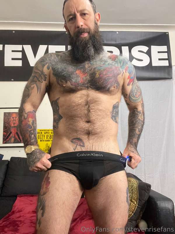 Wanna see what I’m hiding inside my briefs? 😈