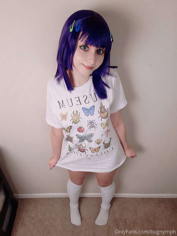 swipe to lift my shirt :3 🦋
