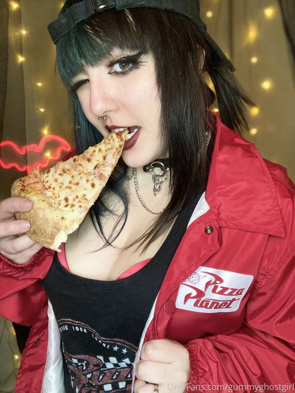 Your Pizza Planet delivery is here! 🍕 can I play with your W..