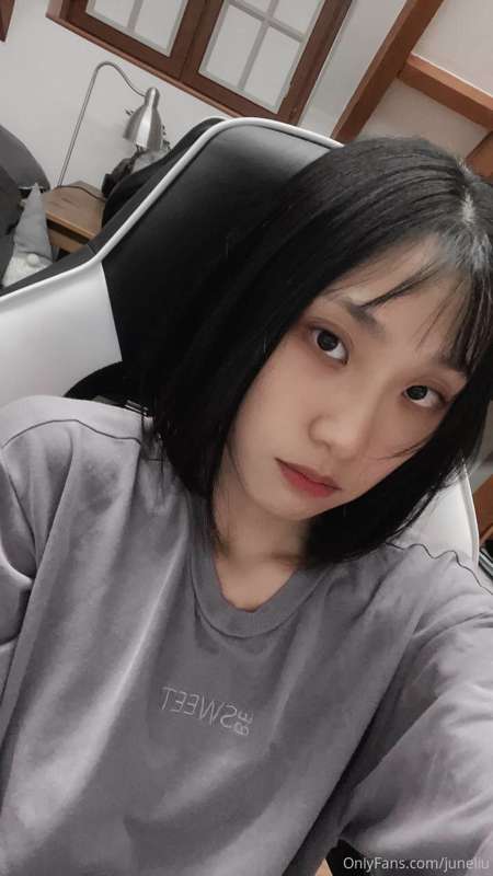 My head is so much lighter now 😆 
终于把长头发剪掉了，脑袋轻松了好多嘿嘿 4