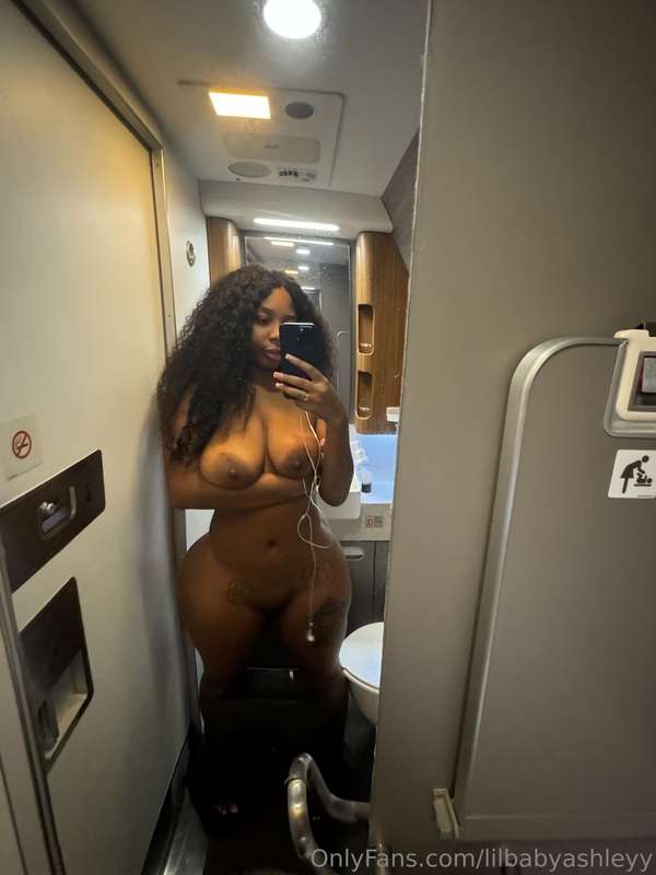 too thick for this airport bathroom 😫💕