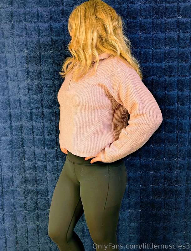 Obsessed with how light dances on... everything. 😉 Newest ho.. 3