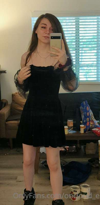 hey just another selfie today <3

cleaning up my apartment a..