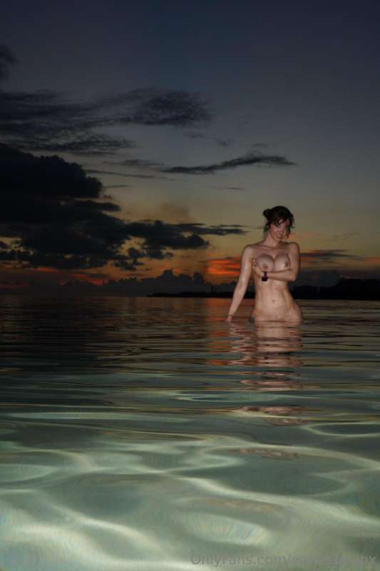 Join me for a night swim 🙈💦