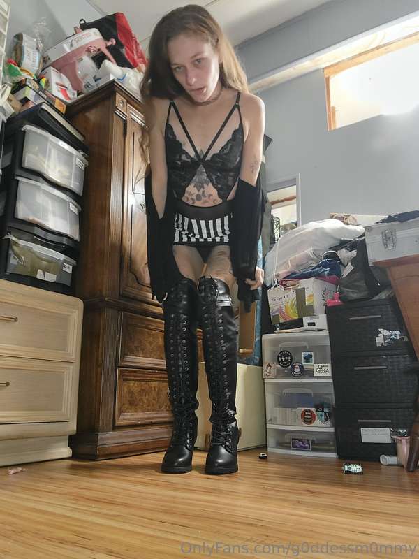 You like my boots babe? 😉 9