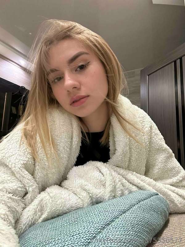 Lets get comfy and chill together🌸