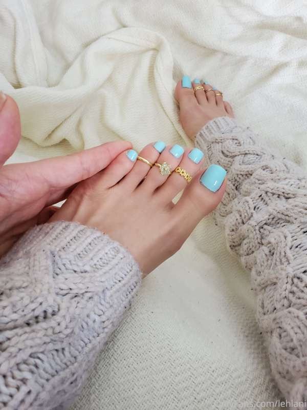 Toes 😋 8