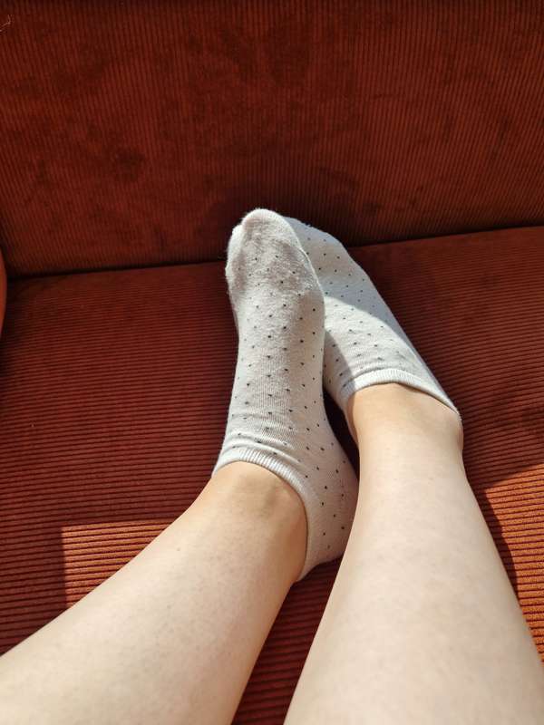 Happy Monday 😇

Cute socks and even cuter feet. Tip this pos..