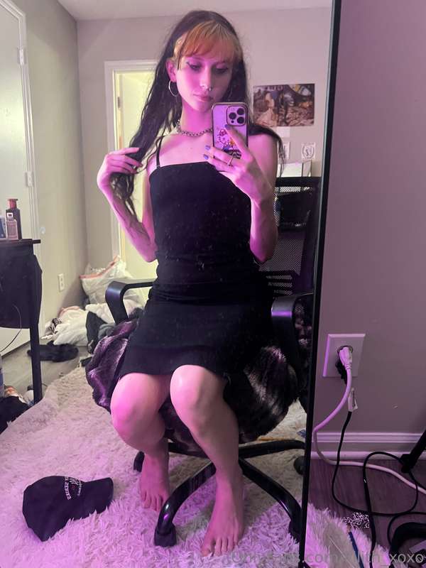Wanna see what’s under my dress ❤️ 1