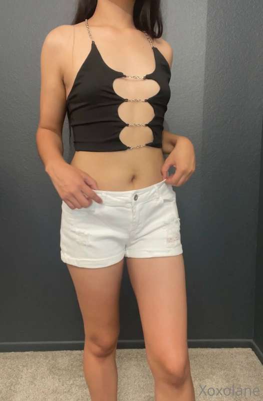 Help me pick which outfit I should wear in my next video 😽 5