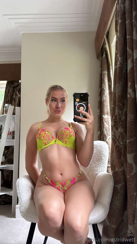 Should I take my bra off? 👀 1