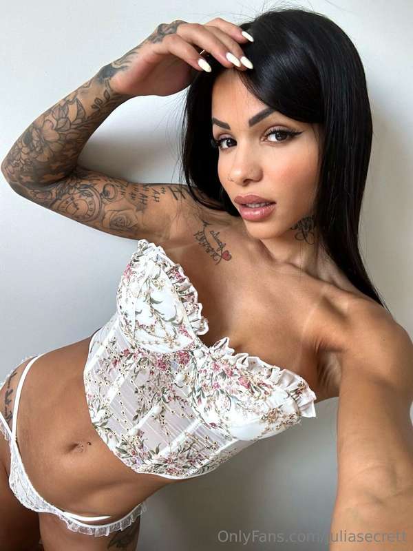say hi to me baby 💋