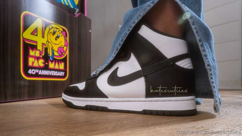 For my sock and sneaker fans😘 I can see you staring from acr.. 3