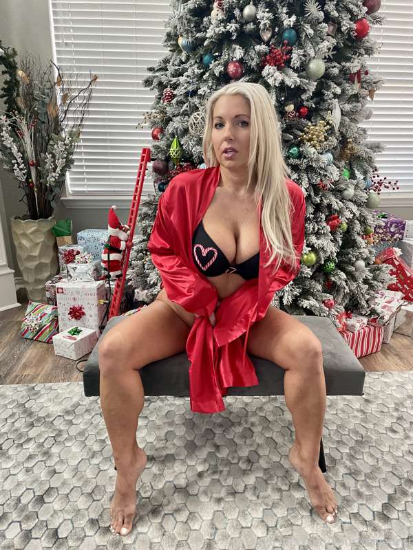 Merry Christmas Eve 🌲 @texasthighs for the full set 🥵