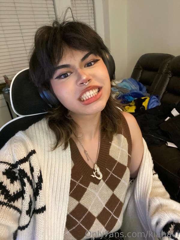 A few quick vids while I’m at my friends place~! 🥰
 + random.. 6