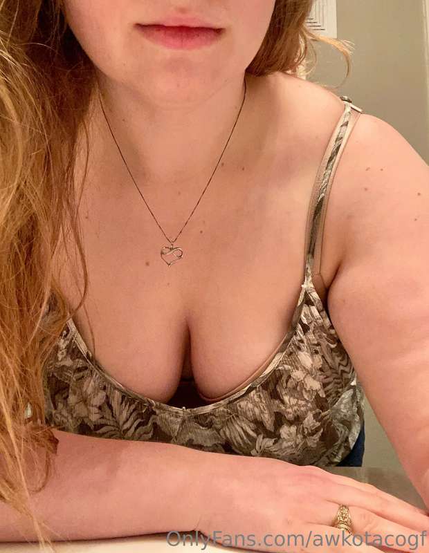Your view from across the table 💖 2