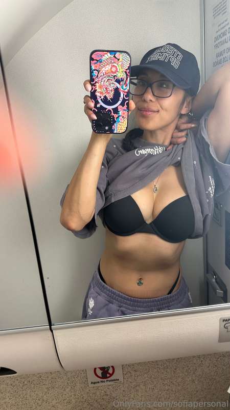 Snuck off for a lil mirror moment… now come kiss me through ..