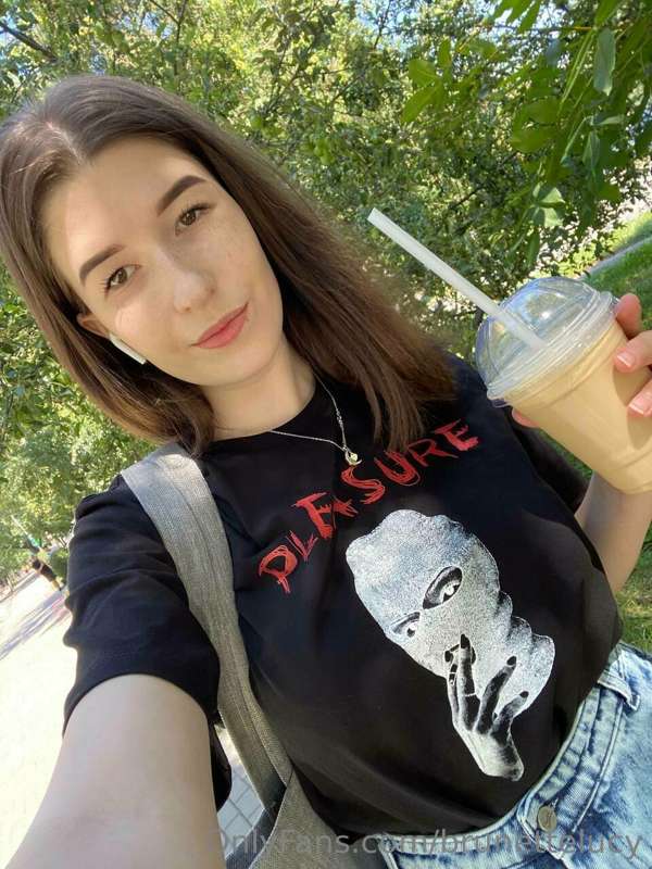 Now I have a rest... Drinking cocktail and thinking to someb..