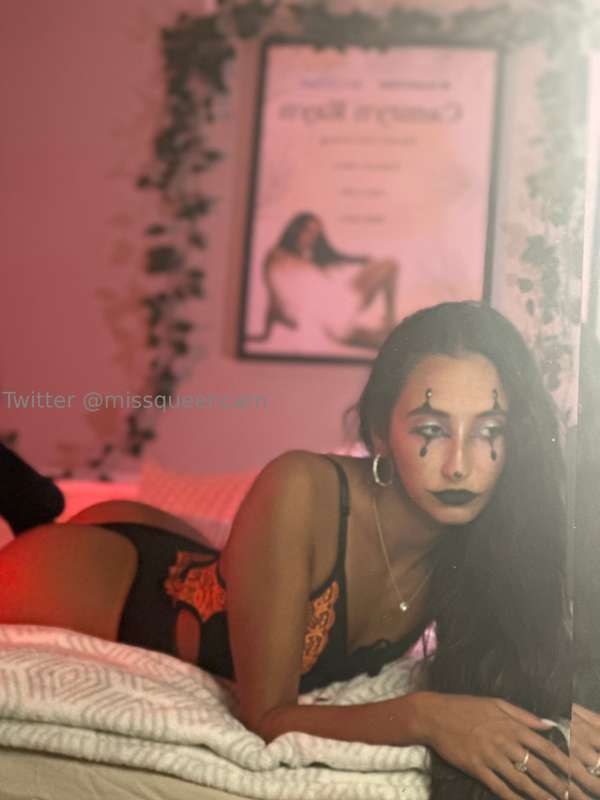 Officiallyraine - Onlyfans - 18 Sep, 2024 1