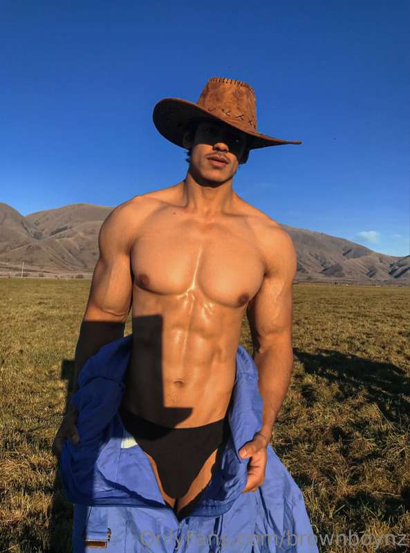 What do you have to offer me cowboy ? 
Have a look 😜🤠🍆