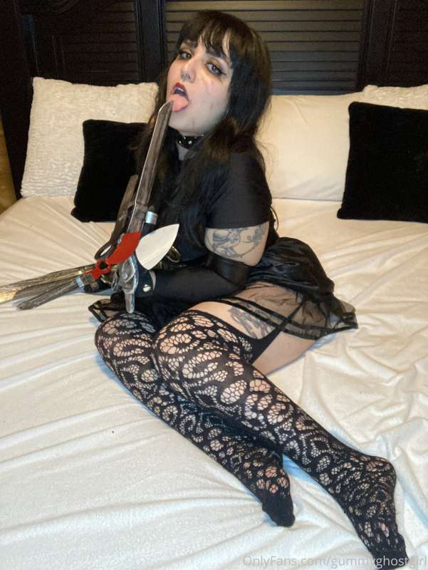 I can’t finger myself with scissor hands, think you could he.. 14