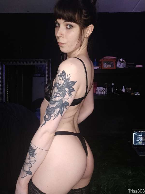 Hii ppl ❤️

New picture set for you all today :3
This is one.. 37