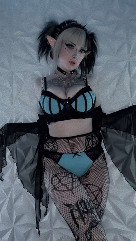 More elf cosplay?🖤✨ hit the like🖤✨ 8