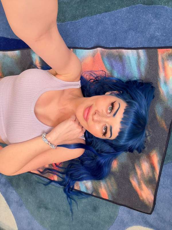 daydreaming about you😇 2